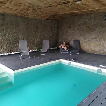 Na Hradzi Hétvégi ház Lakárd